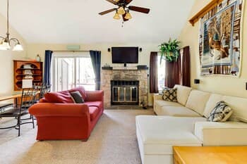 Townhome w/ Fireplace < 1 Mi to Jack Frost Ski!