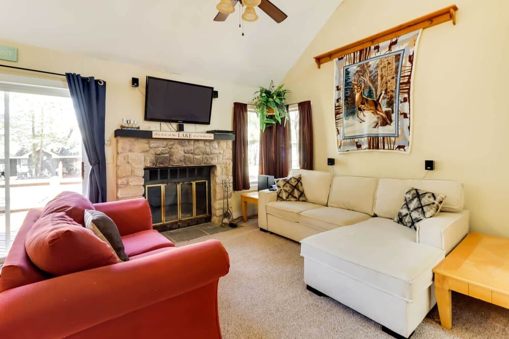 Townhome w/ Fireplace < 1 Mi to Jack Frost Ski!