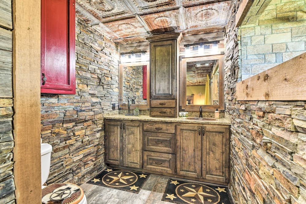 2 Home Retreat on 29 Acres: Sunset Ranch