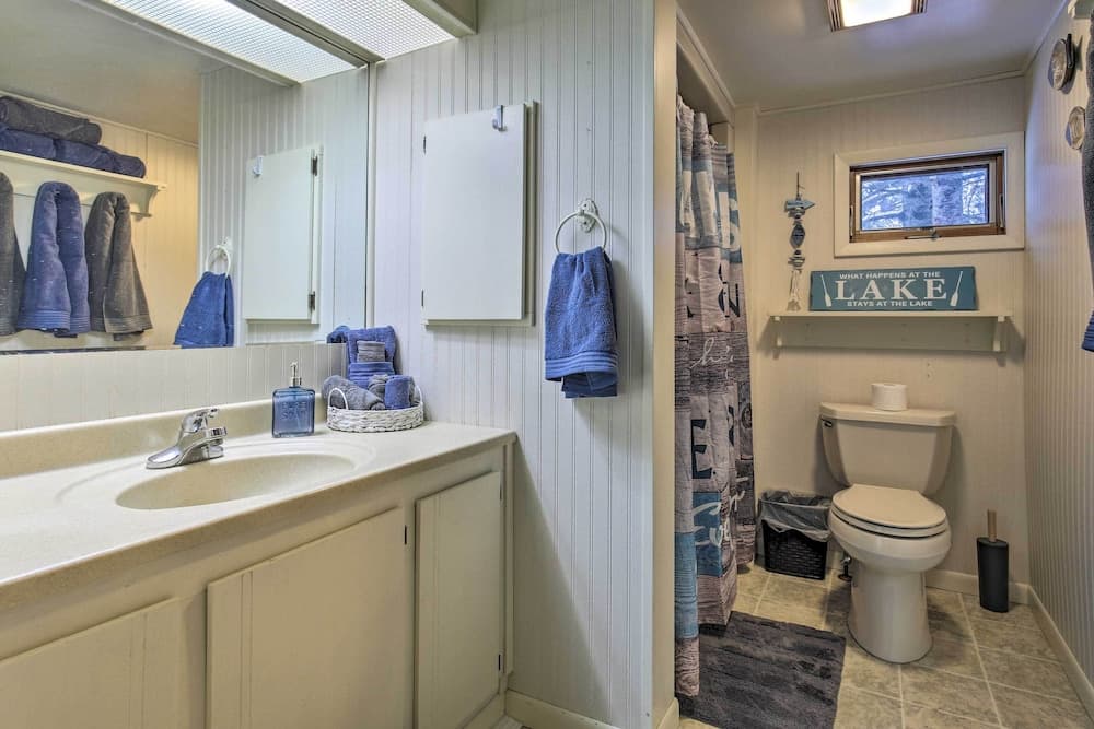 Phillips Cabin w/ Lake Views & Private Dock!