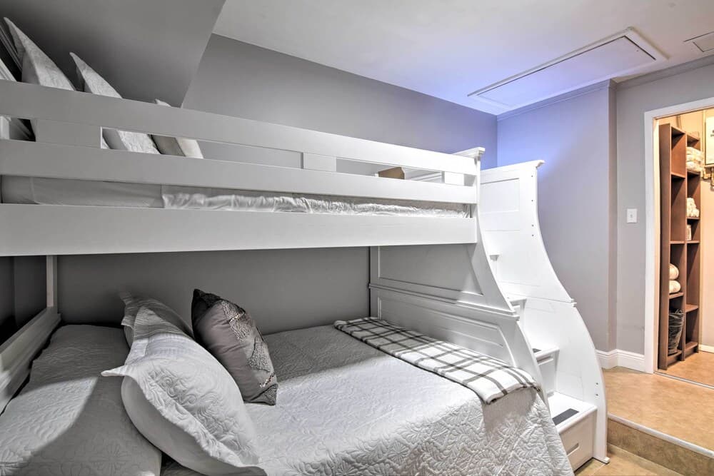 Amenity-packed Sunrise Home w/ Outdoor Pool!