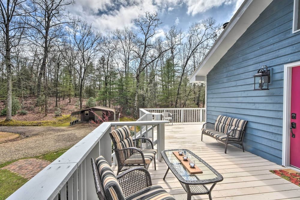 Private Pool, Hot Tub & Yard: Serene Murphy Home