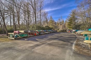 Cozy & Modern Newland Cabin w/ Fire Pit & Deck!