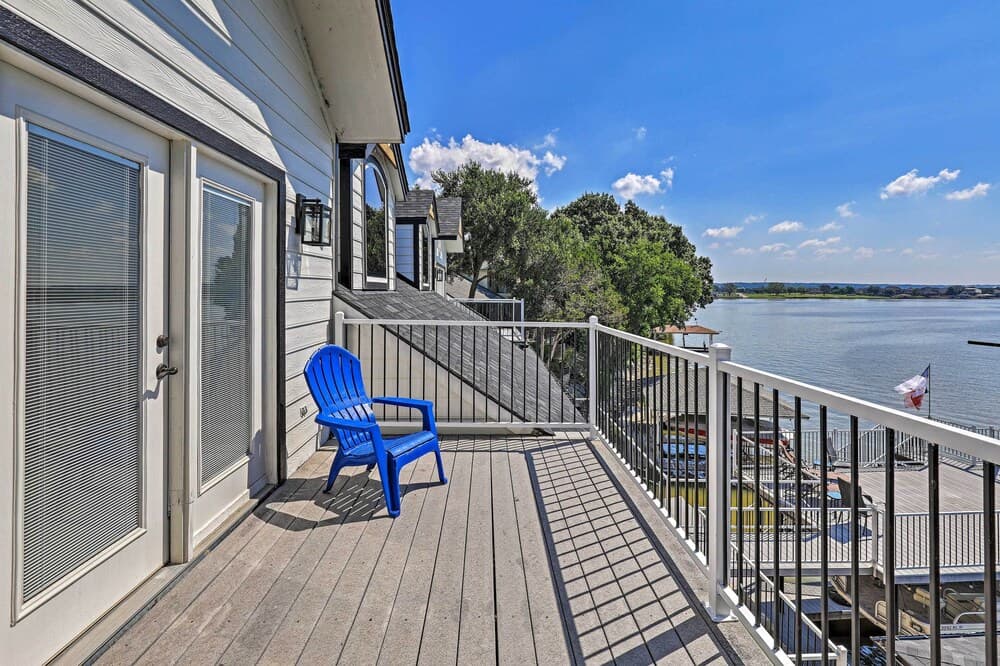 Lavish Lake House, Near Vineyards + Marinas!