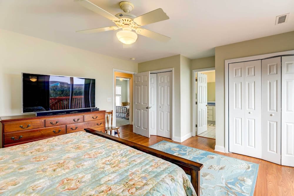 Surf City Vacation Rental: Walk to Beach!