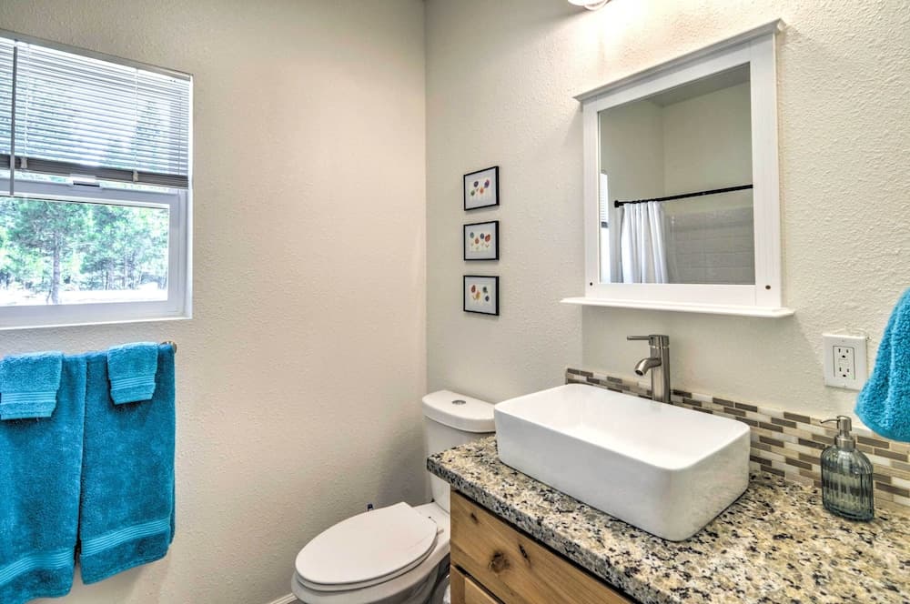 Home With Hot Tub ~ 1/2 Mile to Boat Launch!