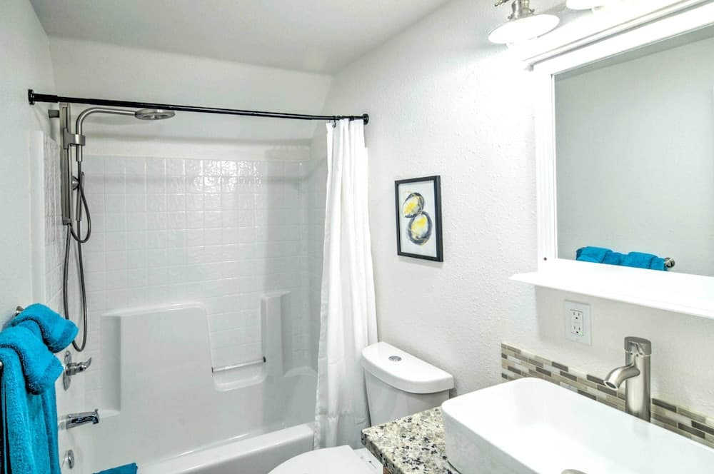 Home With Hot Tub ~ 1/2 Mile to Boat Launch!