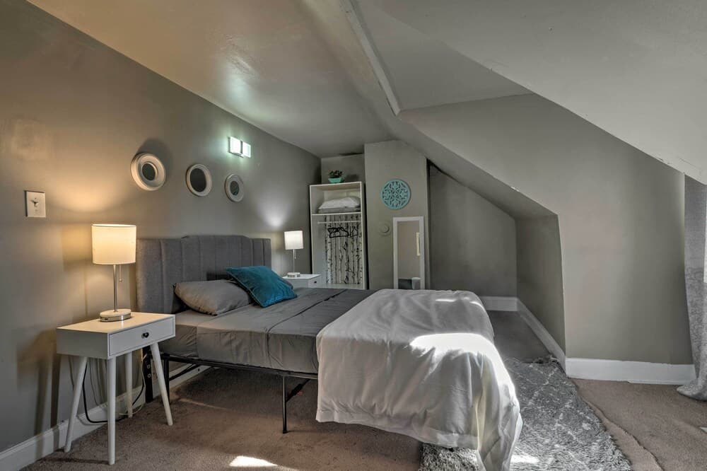 Pittsburgh Townhome ~ 1.5 Mi to Strip District!