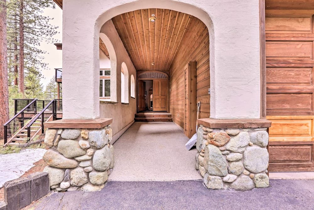 Mtn & Lake Views: Incline Village Ski Chalet