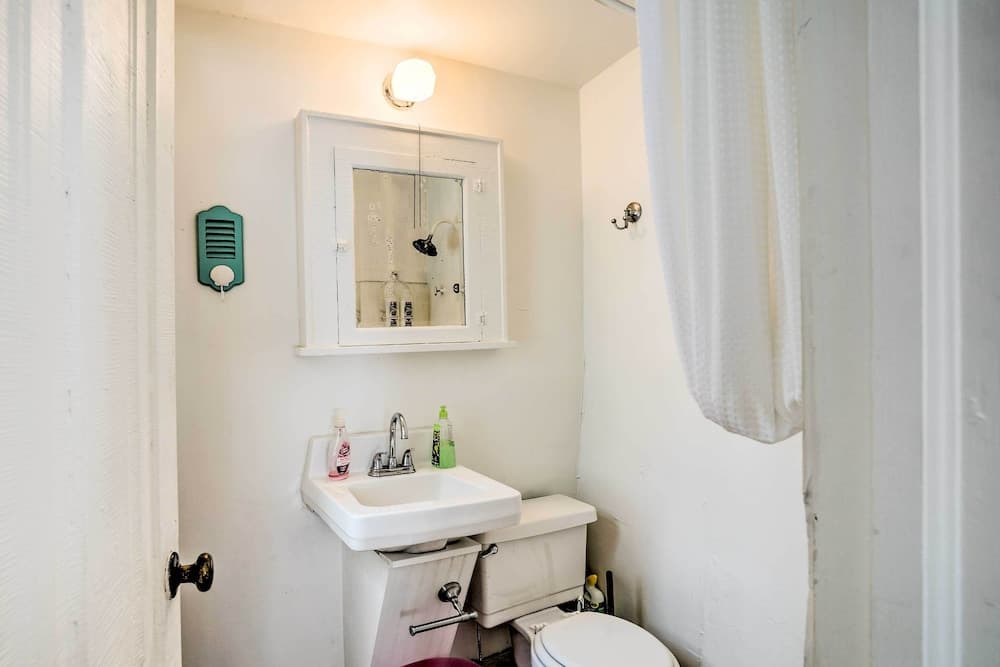 Charming Waterfront Cottage w/ Private Dock!