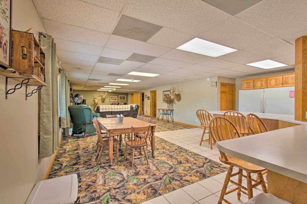 Idyllic Mt Sterling Retreat w/ Private Lake!