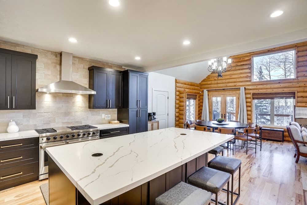 Spacious Mtn Manor, 1 Mi to Brian Head Resort!