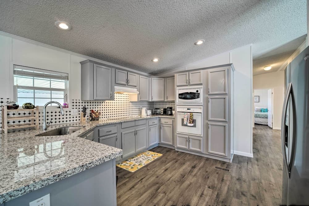 Lake Livingston House w/ Hot Tub, Dock & Views!