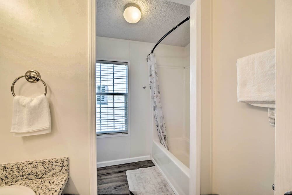 Lake Livingston House w/ Hot Tub, Dock & Views!