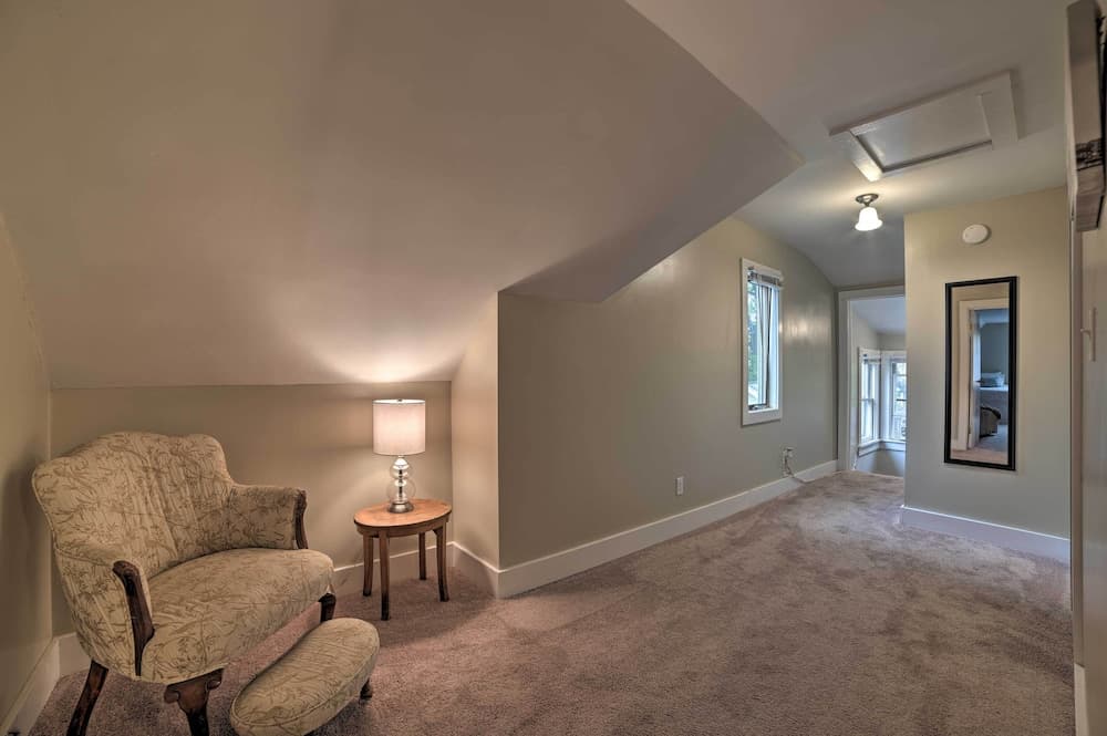 Manistee House < 1 Mile From Lake Michigan!