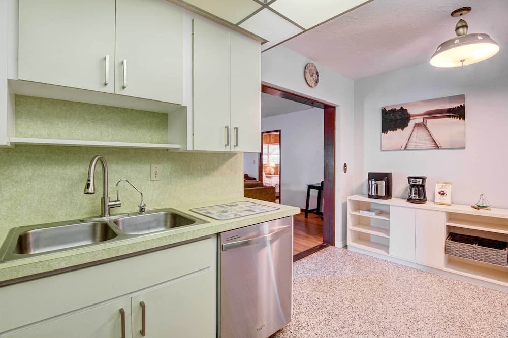 12 Mi to Beach: Cottage w/ Pool in Bradenton