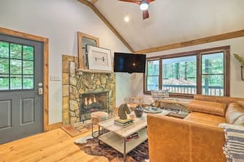 Boone Hideaway w/ Deck, Grill & Forest Views!