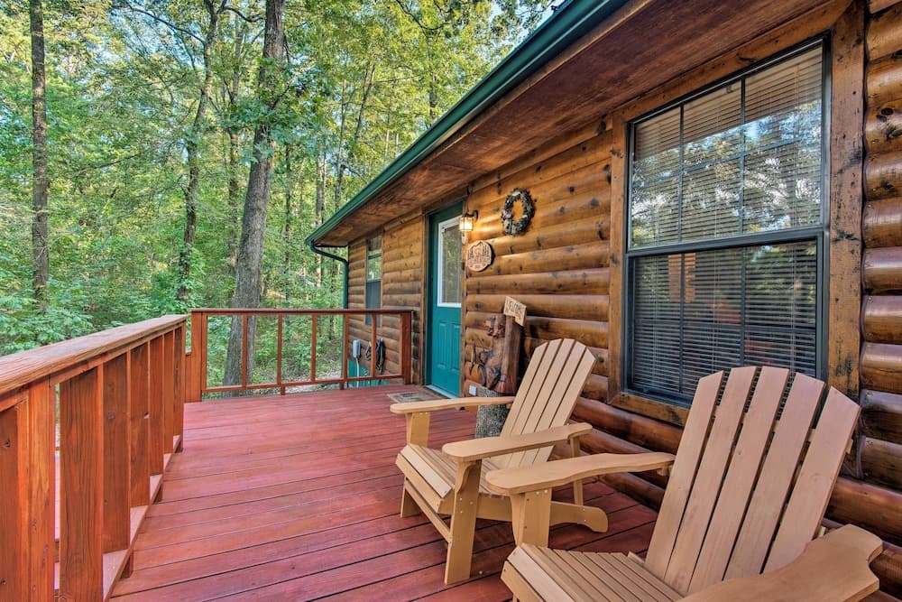 Broken Bow Cabin w/ Hot Tub, Near Hiking + Fishing