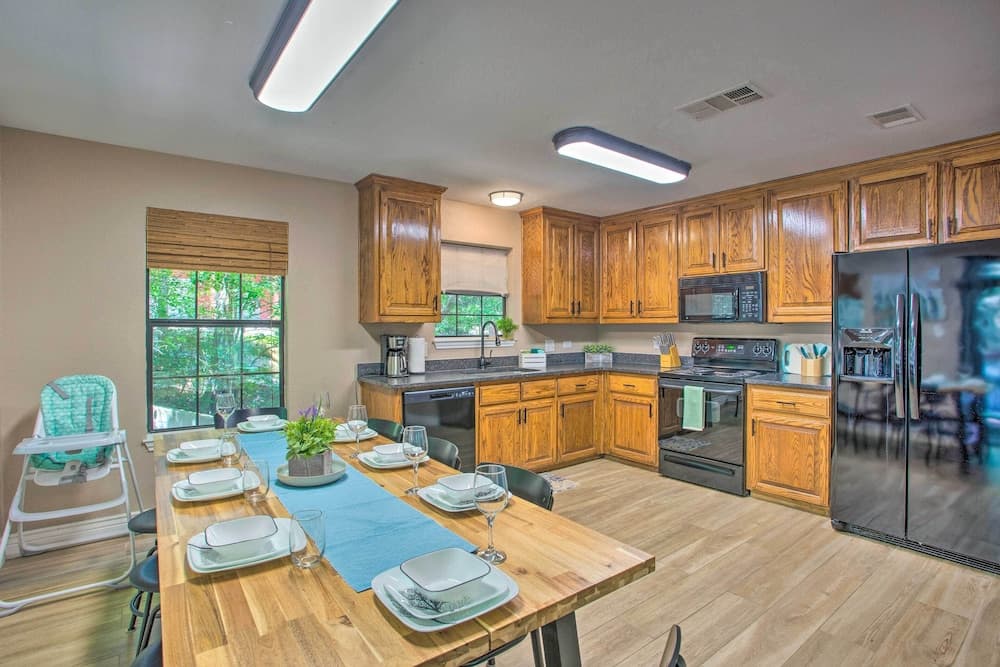 The Oasis w/ Game Room & Private Hot Tub!