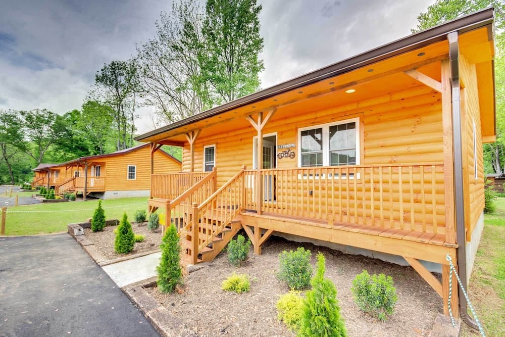 Cozy Bryson City Cabin ~ 6 Mi to Harrah's Casino!