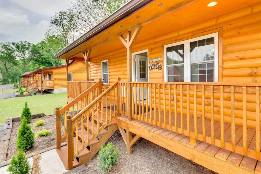 Cozy Bryson City Cabin ~ 6 Mi to Harrah's Casino!