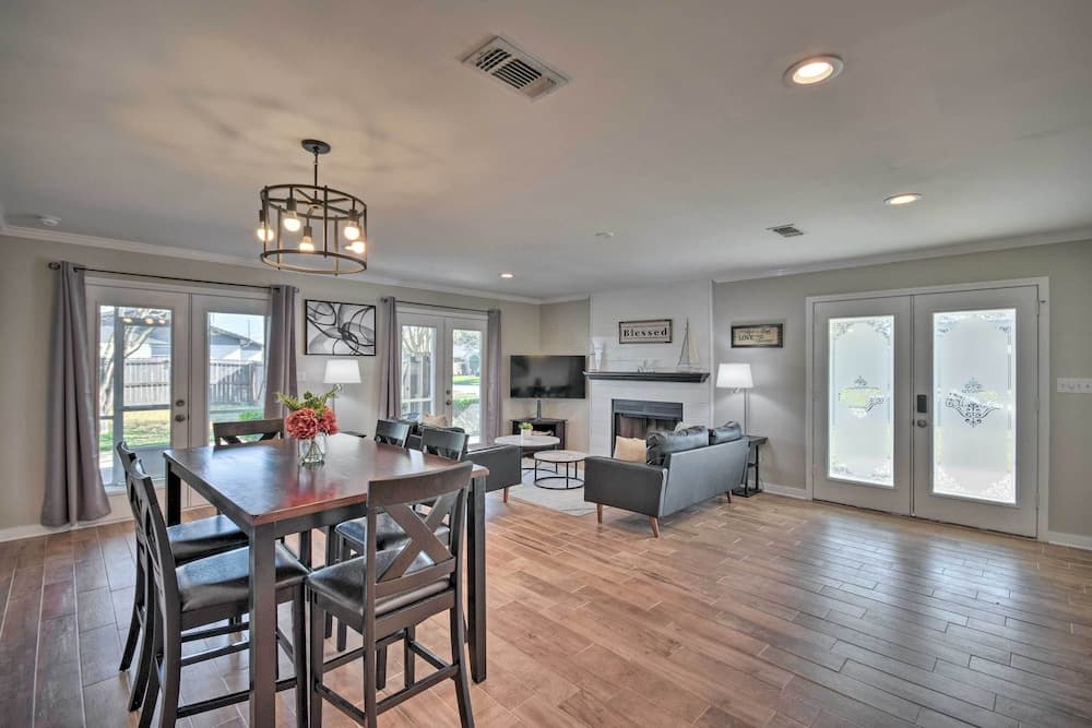 Gulf Breeze Retreat < 4 Mi to Beach Access!