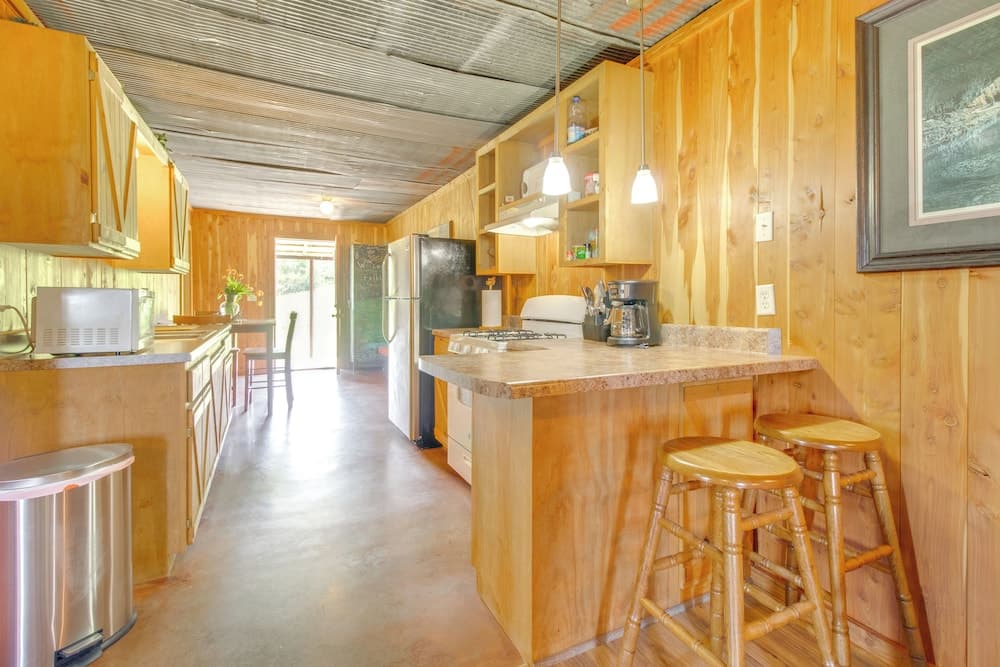 Ozark Mtn Views: Secluded Everton Retreat