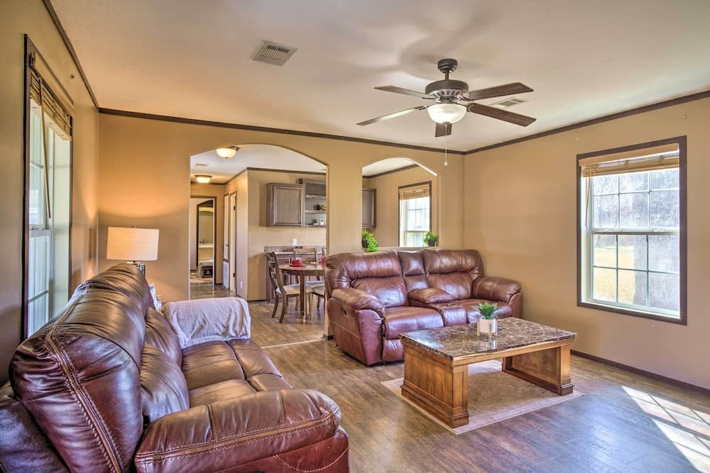 Warm + Inviting Denham Springs Home w/ Deck!