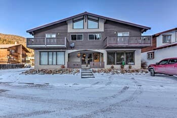 Stunning Red River Retreat Next to Ski Lift!
