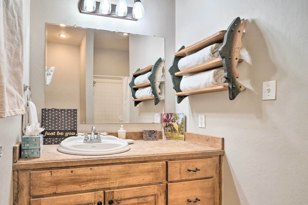 Broken Bow Cabin With Hot Tub & Game Room!