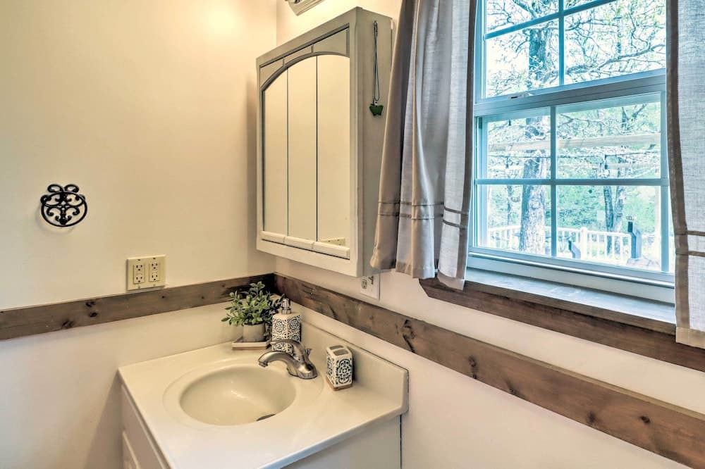 Mountain View Haven: Fire Pit + Large Deck!