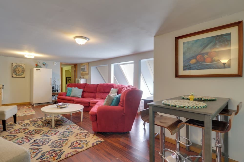 3 Mi to Great Smoky Mtn NP: Riverfront Retreat