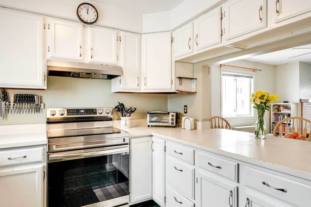 Cozy North Woodstock Condo - Walk to Downtown