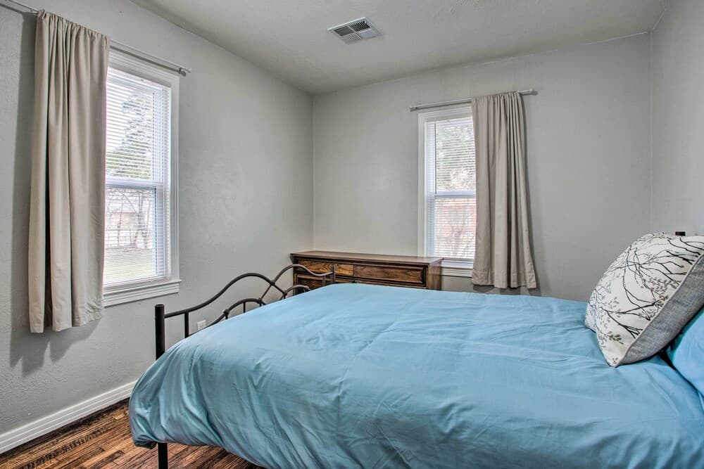 Cozy Bethany Vacation Home - Pets Welcome!