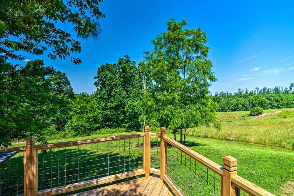 Cottage w/ Deck & Bbq: 2 Mi to Dale Hollow Lake!