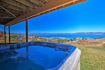 Garden City Lake House: Hot Tub & Views!