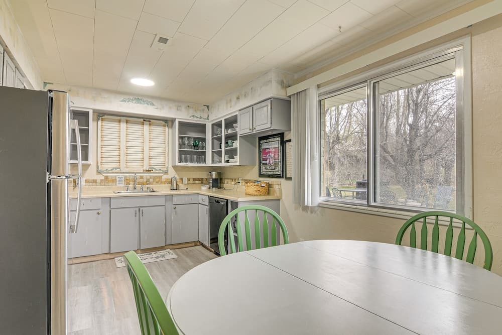 Tropic Getaway Near Bryce Canyon National Park!