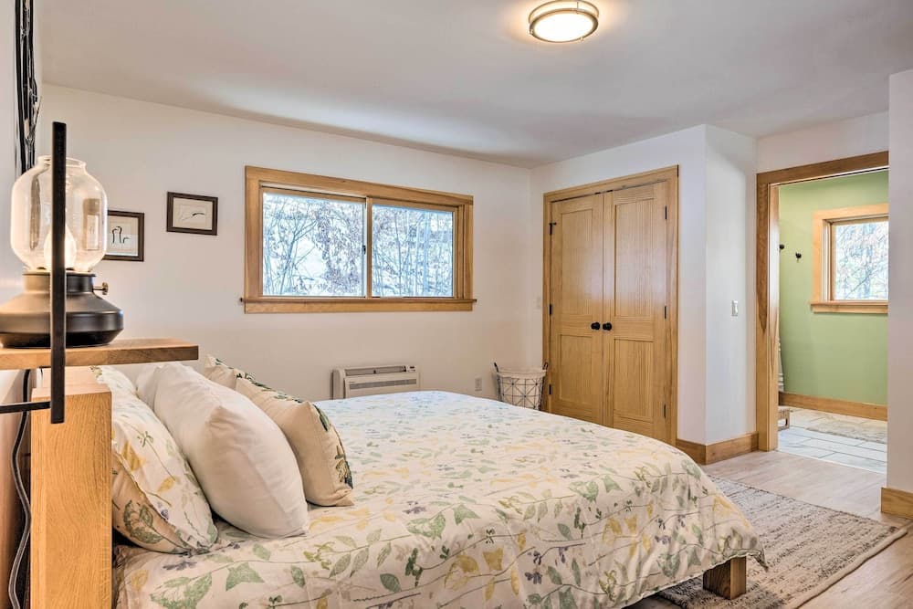 Contemporary Mountain-view Home on Lake Morey