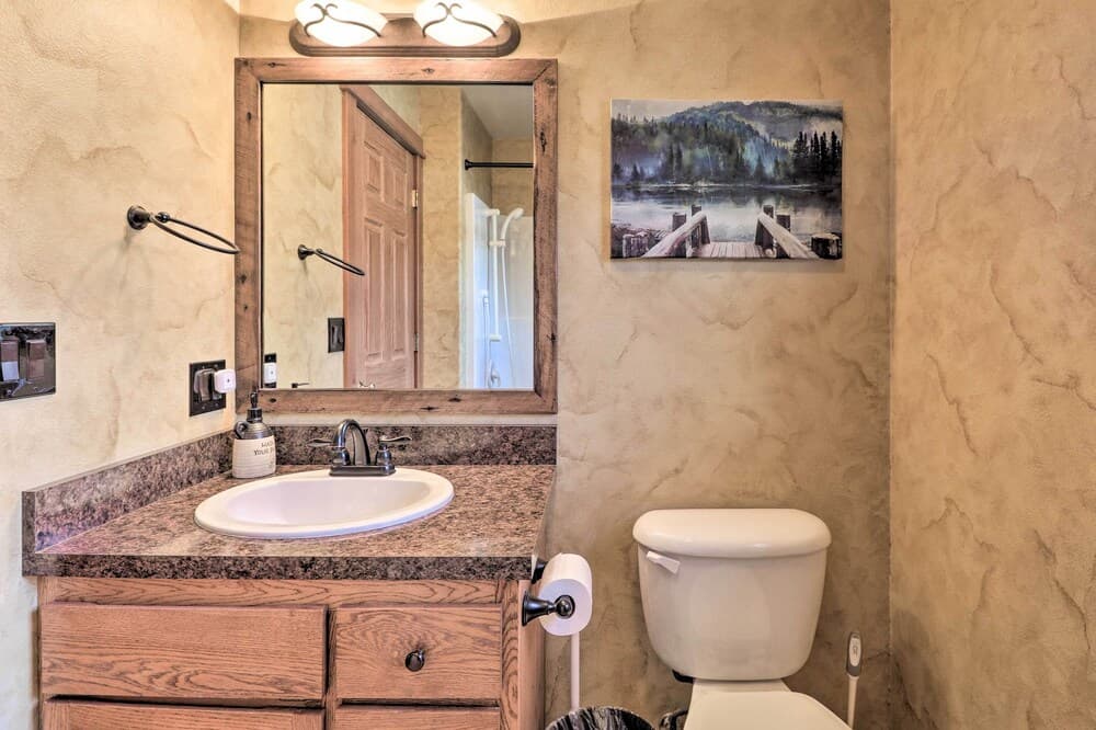 Stunning Family Home, 16 Mi to Flathead Lake!