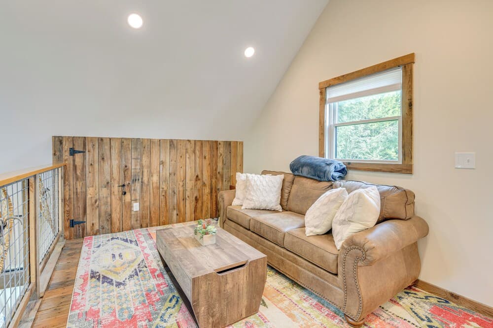 Historic Charm + Modern Luxury: 6 Mi to Stowe Mtn