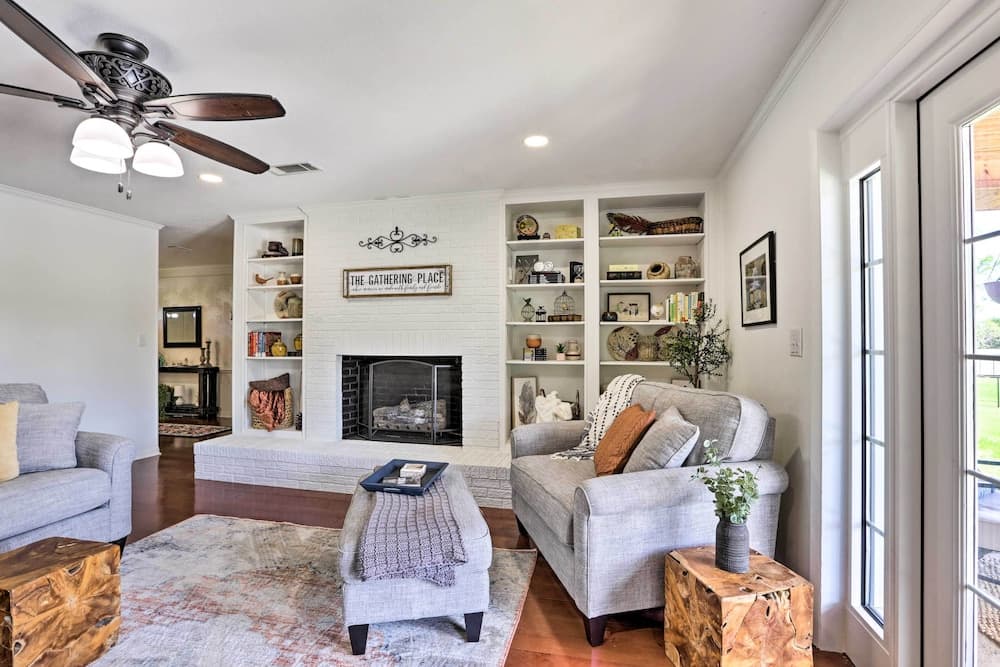 Sunny Florida Abode - Patio, Pool, & Fire Pit