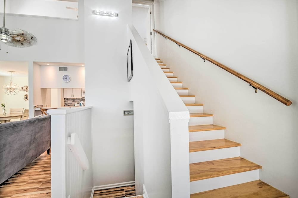 Myrtle Beach Condo: Balconies, Walk to Beach!