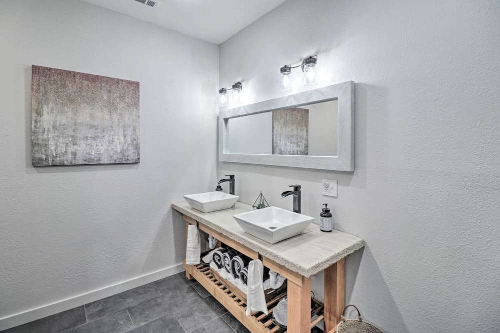 Massive Flippin Hangout ~ 1 Mi to White River!