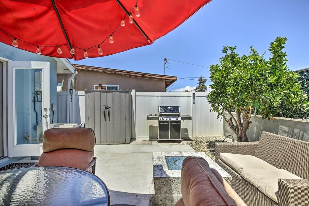 '3 Jewels' Cottage w/ BBQ Patio & Fire Pit!