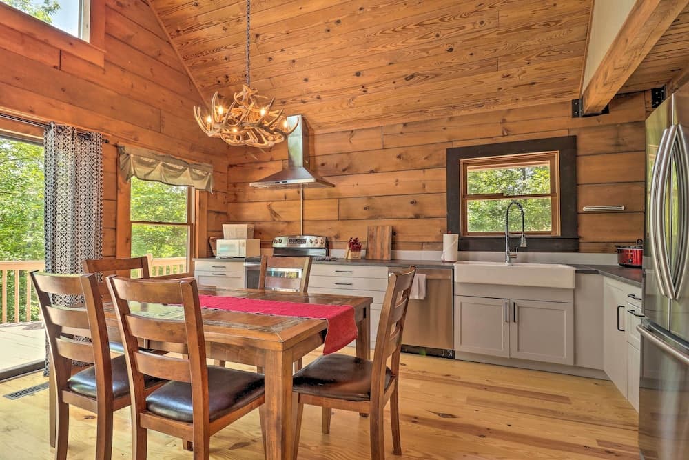 Deck + Game Room: Lakefront Landrum Cabin!