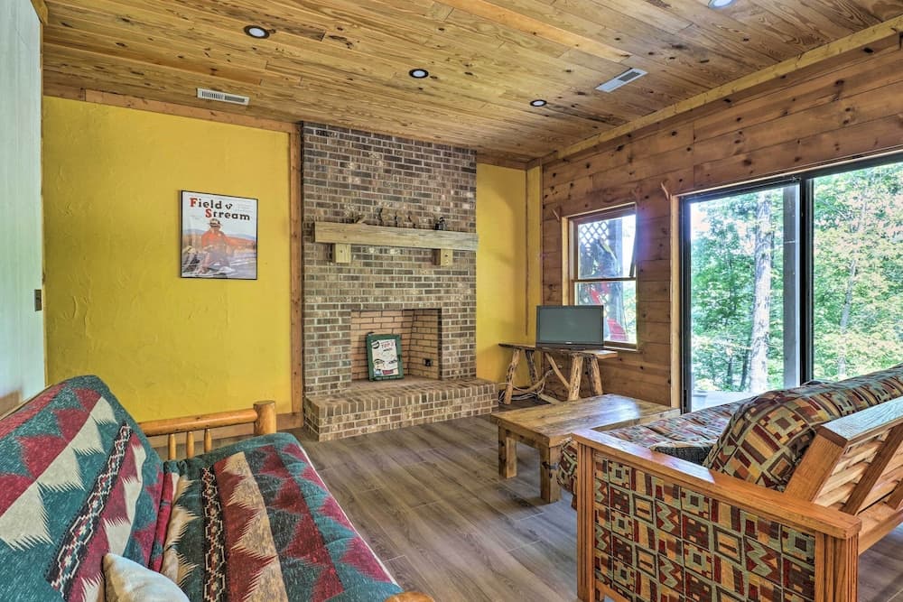 Deck + Game Room: Lakefront Landrum Cabin!