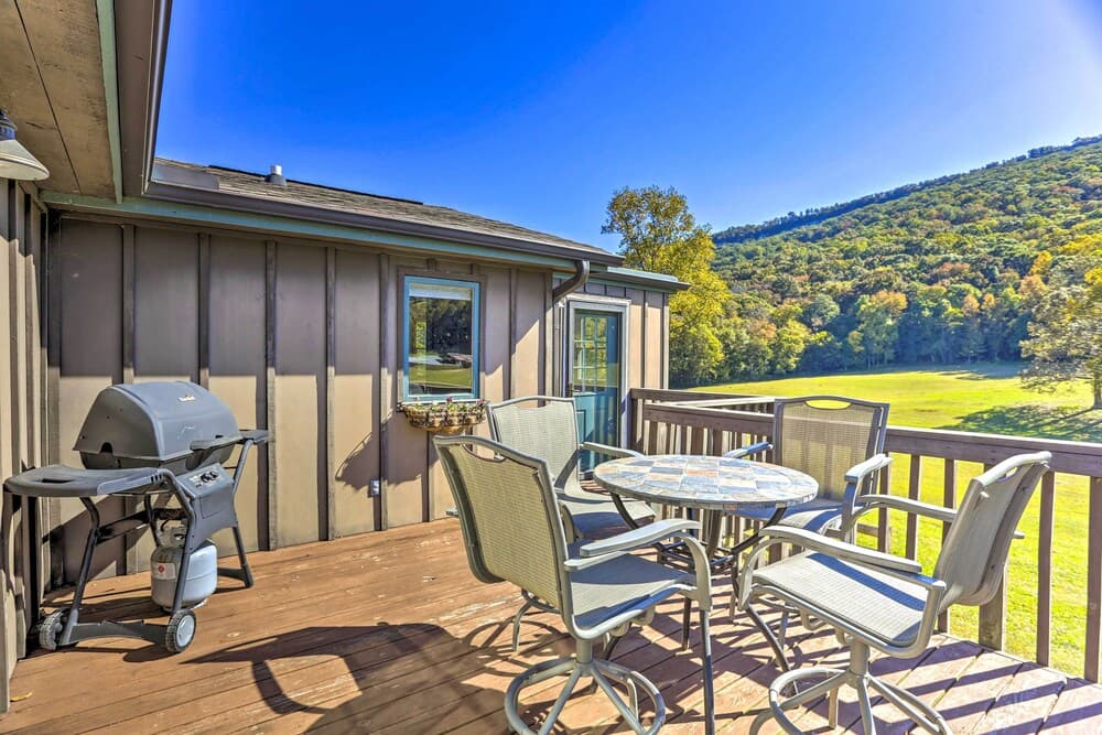 Lovely Flat Rock Cabin From 1905 w/ Fireplace