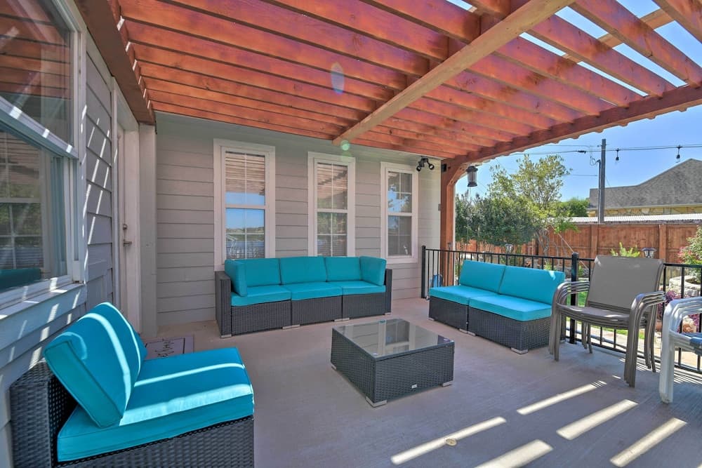 Spacious Granbury Home w/ Lakefront Outdoor Oasis!