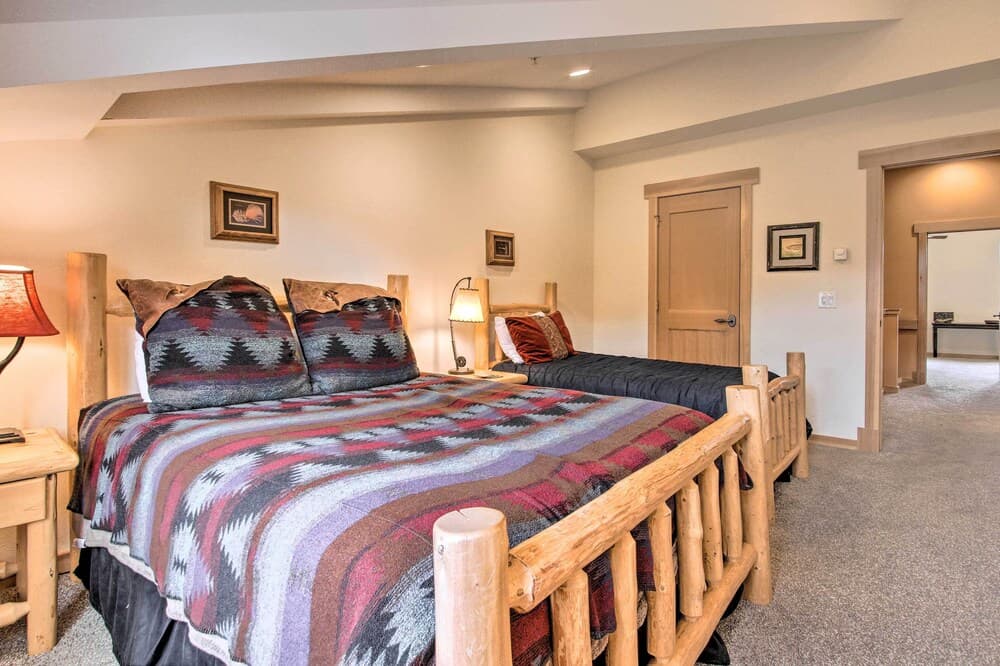 Lovely Big Sky Getaway Near Skiing & Golf!