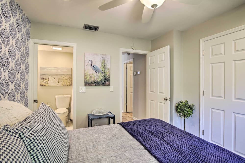 Waterfront Rancher Retreat - Exotic Bird Haven